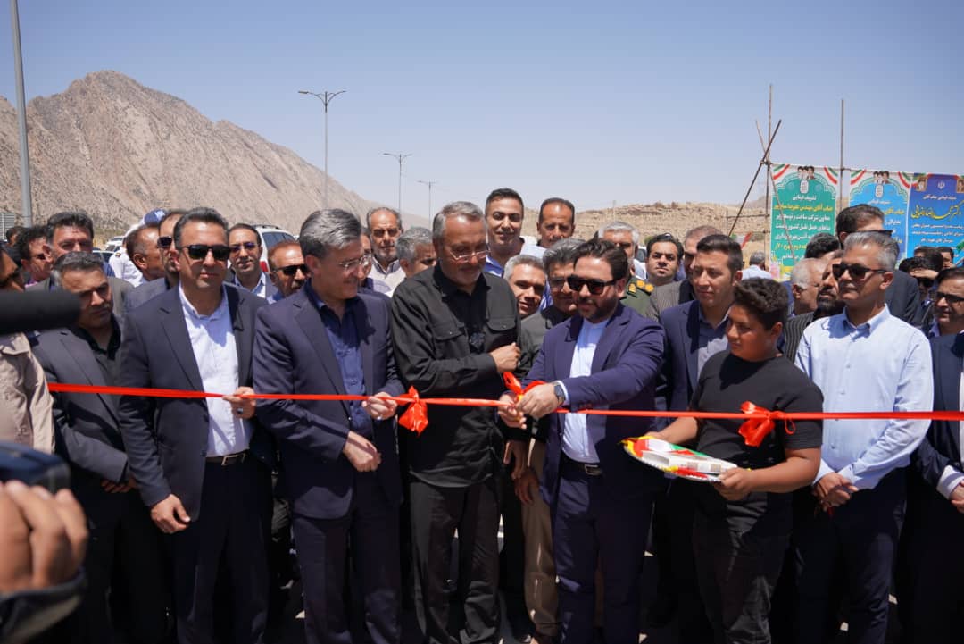 افتتاح ۱۱.۵ کیلومتر بزرگراه جهرم ـ لار ـ بندرعباس در فارس/ ۴۵ کیلومتر دیگر تا پایان سال افتتاح می‌شود