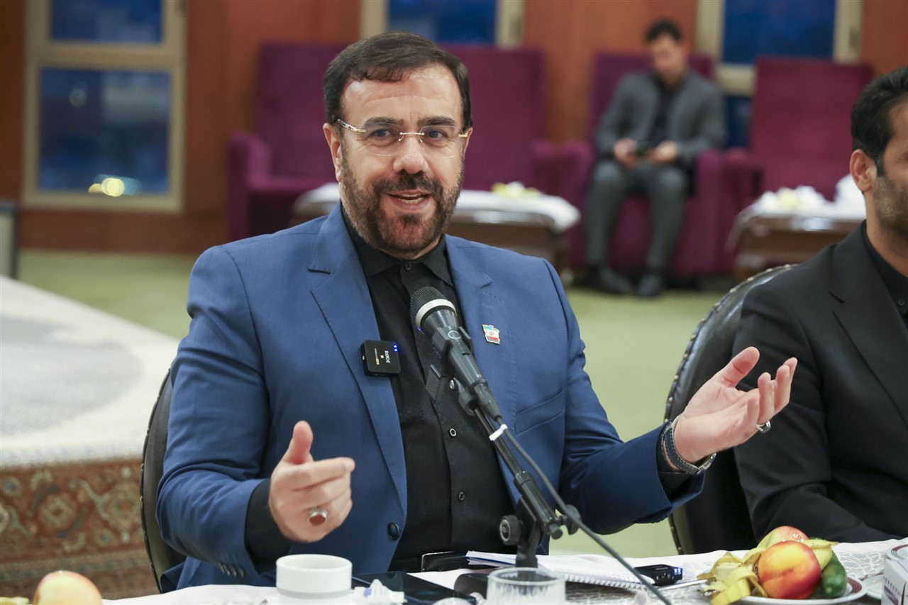 استاندار فارس در دیدار با مدیران مسئول رسانه‌ها و خبرنگاران: در جنگ ترکیبی نقش تعیین‌کننده دارید(گزارش تصویری)