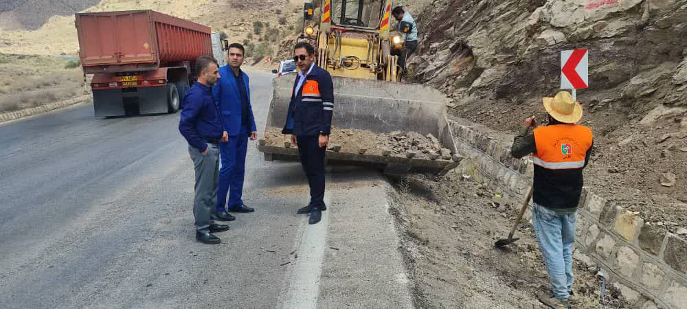 بازدید معاون راهداری فارس از محورهای مواصلاتی شهرستان نی‌ریز