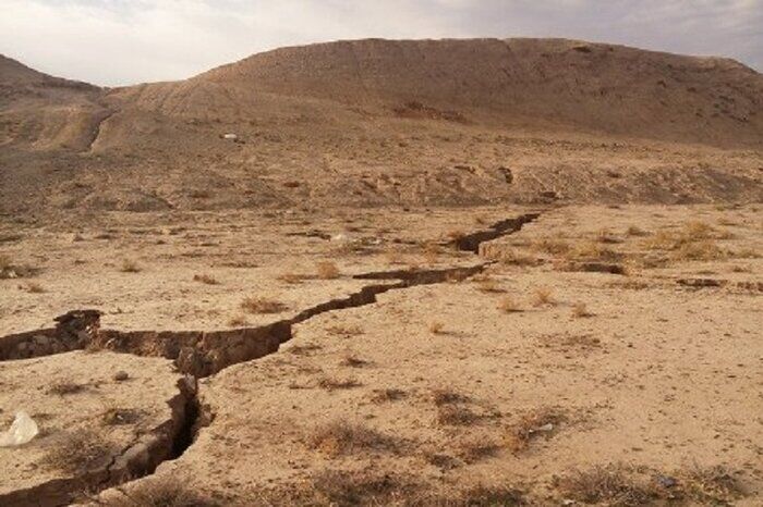 تخلیه آب‌های زیرزمینی و فرونشست زمین در استان فارس