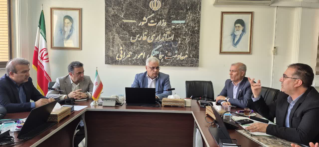 تاکید معاون عمرانی استانداری بر تعیین تکلیف پل ورودی نی‌ریز و تکمیل پروژه‌های عمرانی فارس