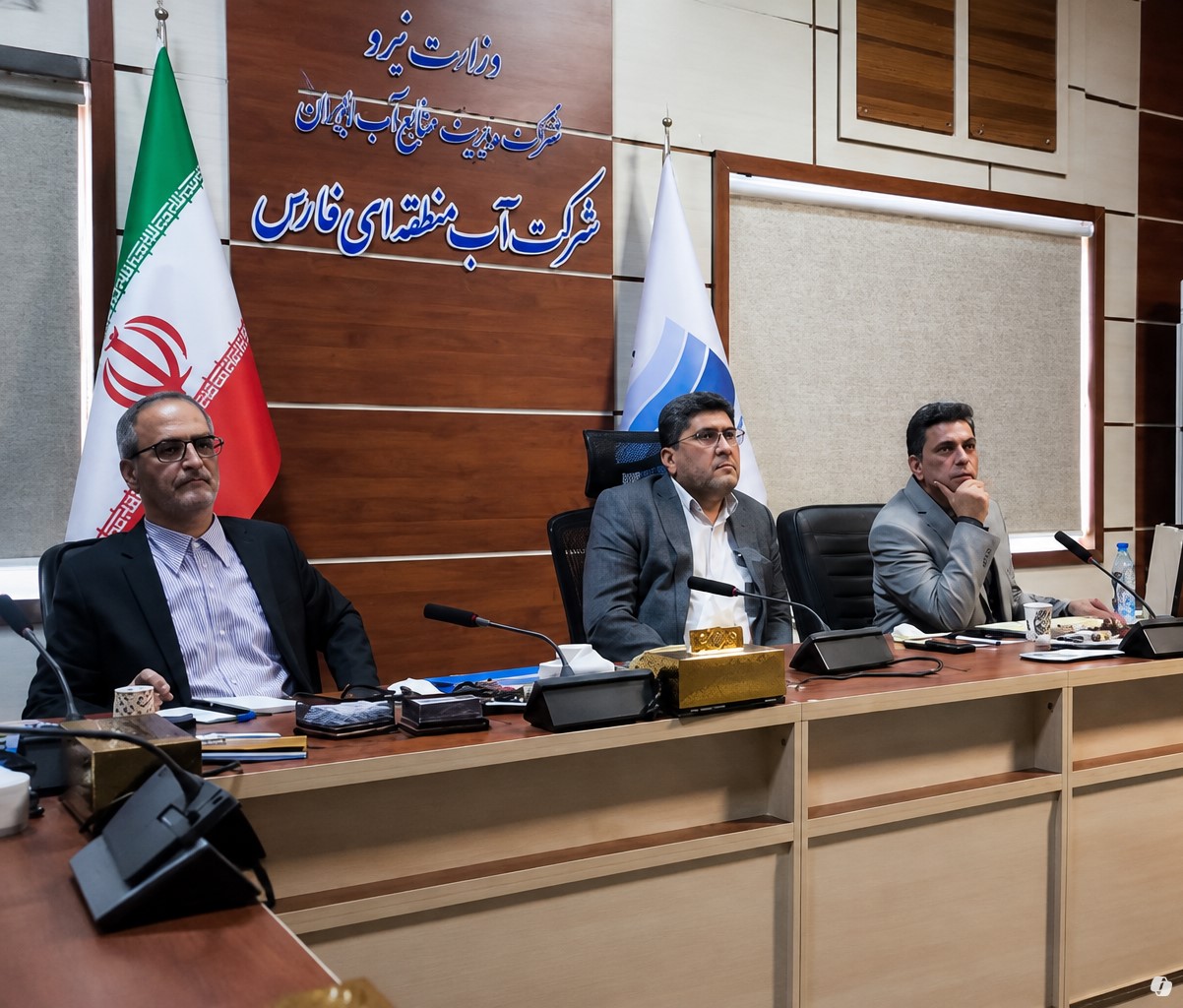 سیاوش بدری: هدف اصلی سد تنگ سرخ کنترل سیلاب است؛ کسری سالانه ۶۰۰ میلیون مترمکعب آب در فارس، آبرسانی به شیراز با خط سوم و لزوم انسداد چاه‌های غیرمجاز اطراف تالاب پریشان