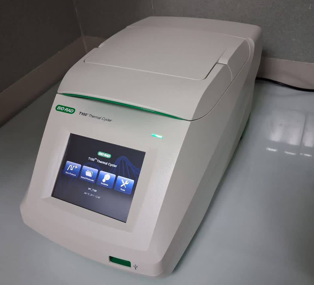 اهدای دستگاه پیشرفته PCR به مرکز تحقیقات چشم‌پزشکی شیراز توسط استاد پیشکسوت