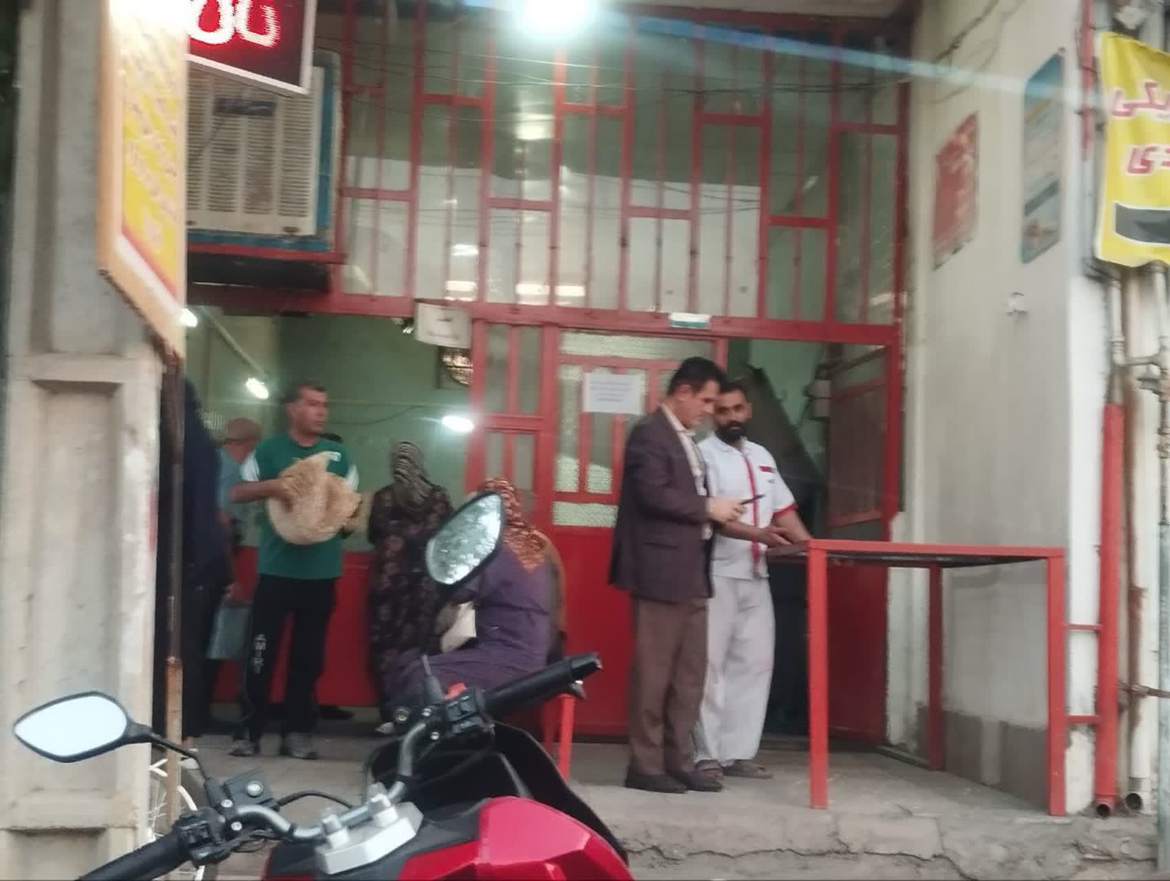 بازدید سرزده فرماندار شیراز از ۲۰ نانوایی؛ کیفیت نان و خدمات زیر ذره‌بین