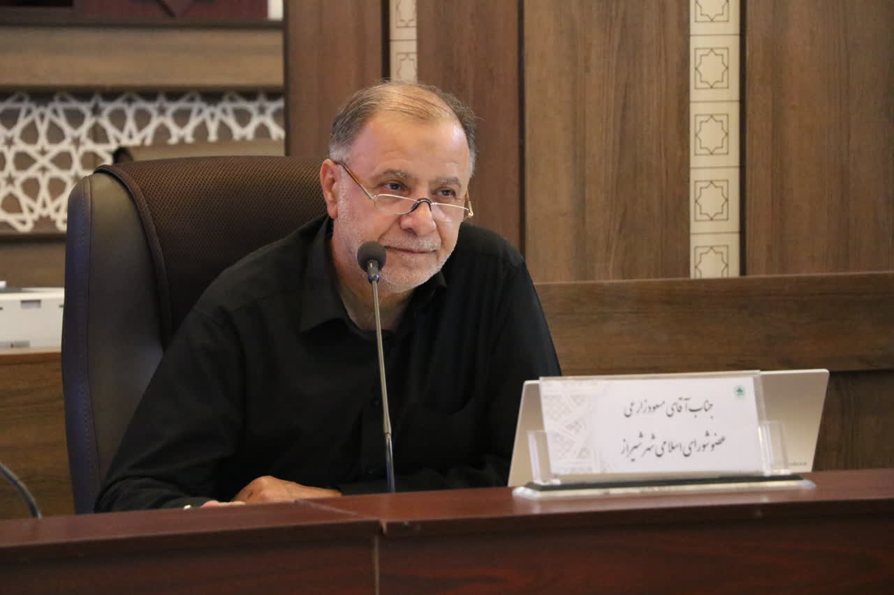 مسعود زارعی خبر داد: آغاز برنامه‌ریزی برای ساماندهی بارفروشان و دستفروشان در ۱۱ منطقه شیراز