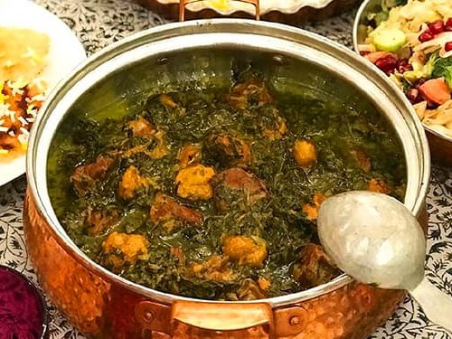 طرز تهیه و فوت‌وفن خوشمزه شدن خورش آلو اسفناج با گوشت