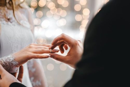 ازدواج مرد با زن بزرگتر از پسر 3