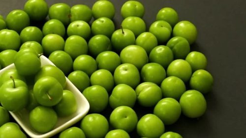 فرق گوجه سبز و آلوچه ، دلیل خوردن گوجه سبز و کسانی که نباید گوجه سبز بخورند