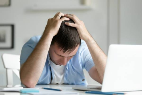 اشتباهات رایج و خطرناک جوانان در سن ۲۰ تا ۳۰ ساله