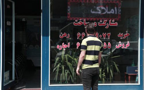 مستاجران پشت دیوار بخشنامه وام اجاره/ حمایت دولت از مستاجران در بن بست بانک ها 