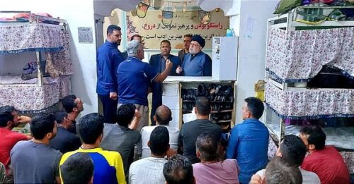 بازدید شبانه رئیس کل دادگستری استان فارس از زندان داراب:
«در نتیجه این بازدید زمینه آزادی ۶۸ زندانی با استفاده از تسهیلات قضایی فراهم شد»
