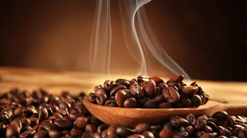 از بین بردن بوی نفتالین با قهوه
