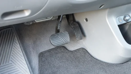 چند مشکل رایج پدال گاز و ترمز خودرو که ساده اما خطرناک هستند 4 types car pedals their common problems 3