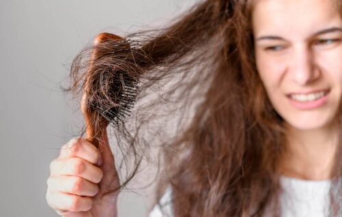 12 نکته‌ی کاربردی درمان وز شدن مو در خانه که آرایشگرها نمی گویند