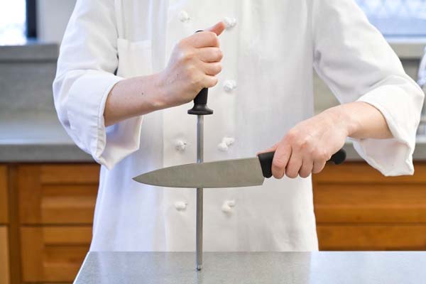 تیز کردن چاقو با سوهان میله ای