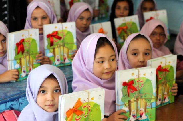 هر مدرسه فارس می تواند چند دانش آموز افغانستانی را ثبت نام کند؟