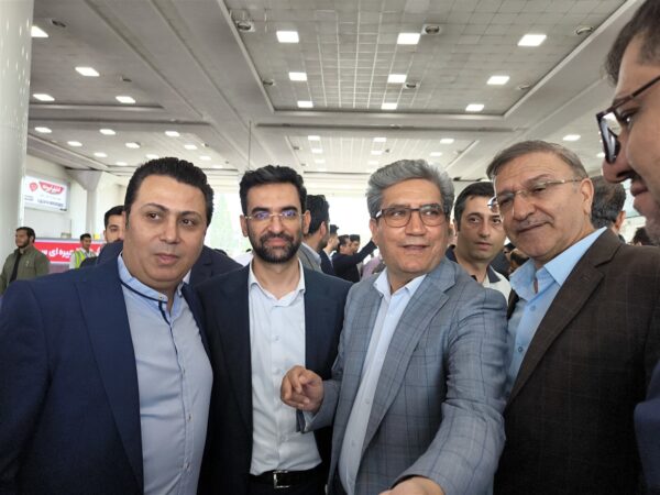 عکس های همایش انتخاباتی پزشکیان در شیراز 15