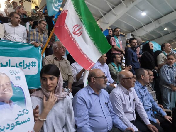 عکس های همایش انتخاباتی پزشکیان در شیراز 32
