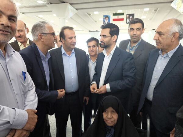 عکس های همایش انتخاباتی پزشکیان در شیراز 4