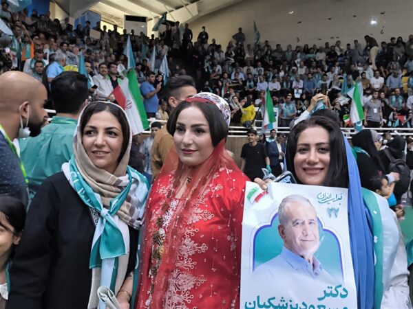 عکس های همایش انتخاباتی پزشکیان در شیراز 47