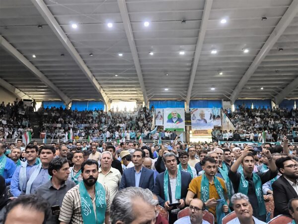 عکس های همایش انتخاباتی پزشکیان در شیراز 54