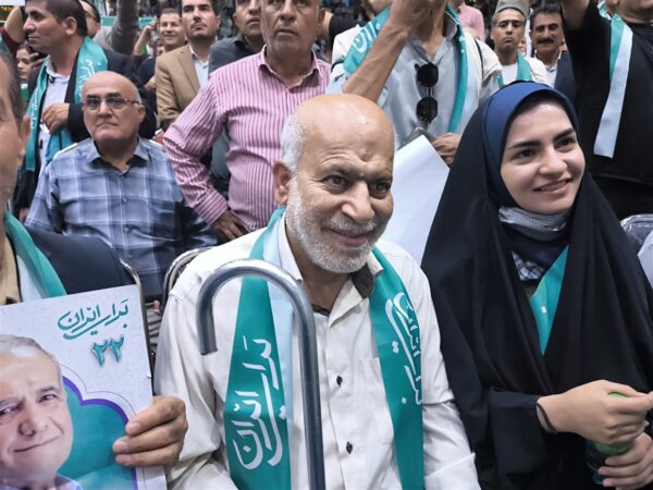 عکس های همایش انتخاباتی پزشکیان در شیراز 60
