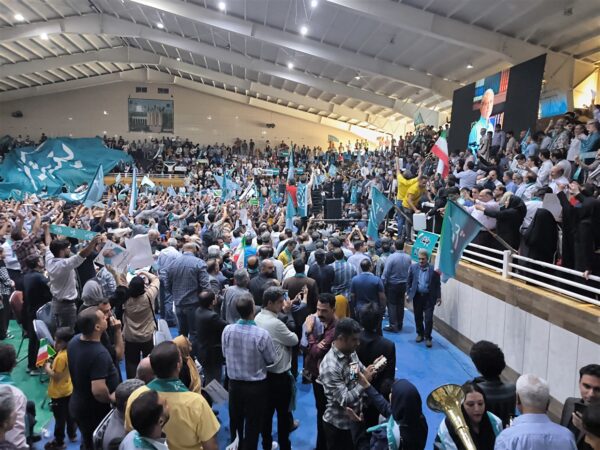 عکس های همایش انتخاباتی پزشکیان در شیراز 89