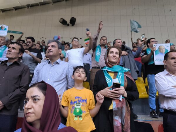 عکس های همایش انتخاباتی پزشکیان در شیراز 90