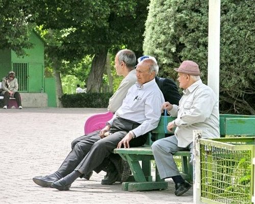 اعتراض بازنشستگان بهداشت و درمان به صادر نشدن احکام افزایش ۱۵ درصد