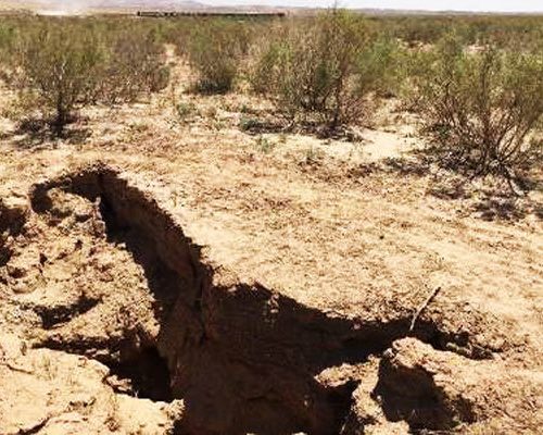 فرونشست ۲۰ سانتی متری زمین در شیراز که مردم نمی بینند