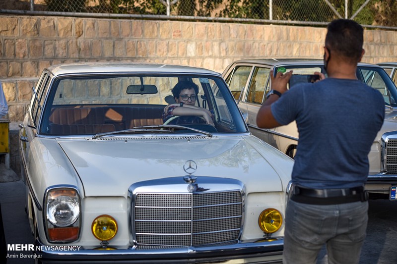 تصاویری زیبا ازهمایش خودرو های کلاسیک و تاریخی در شیراز
